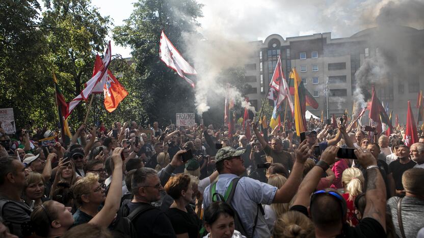 Protestas prie Seimo prieš COVID-19 ribojimus