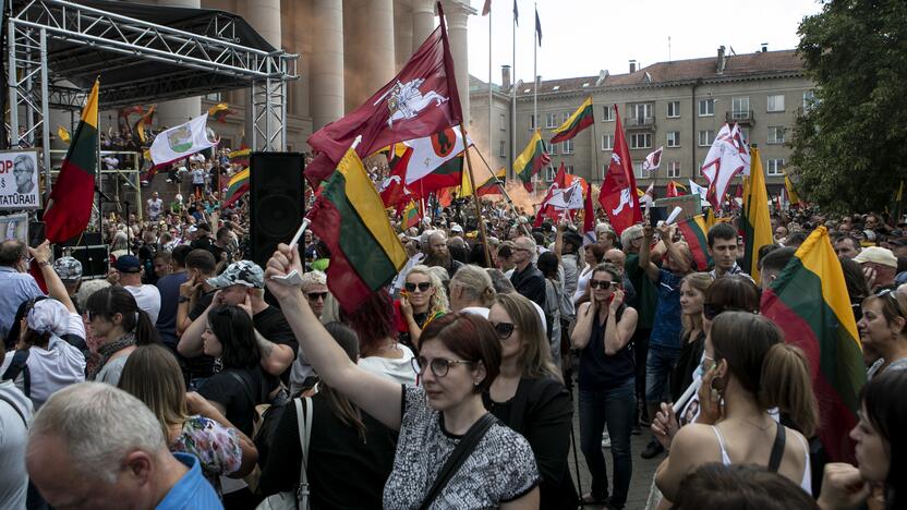 Protestas prie Seimo prieš COVID-19 ribojimus