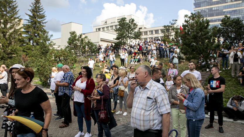 Protestas prie Seimo prieš COVID-19 ribojimus