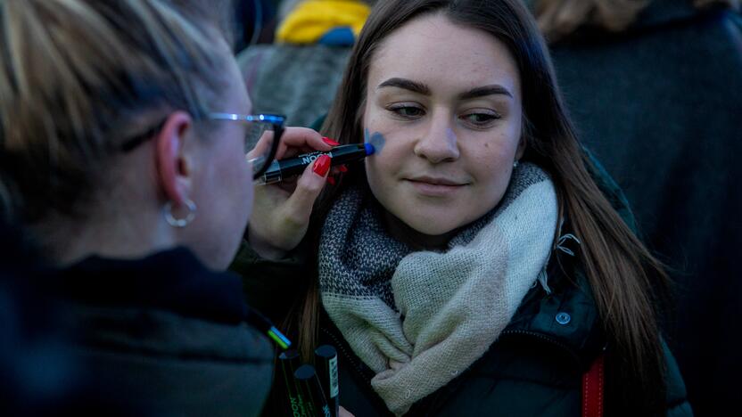 Daugybė žmonių Kaune susirinko į Ukrainos palaikymo akciją