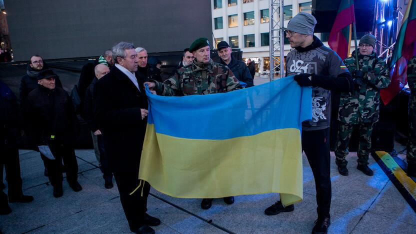 Daugybė žmonių Kaune susirinko į Ukrainos palaikymo akciją