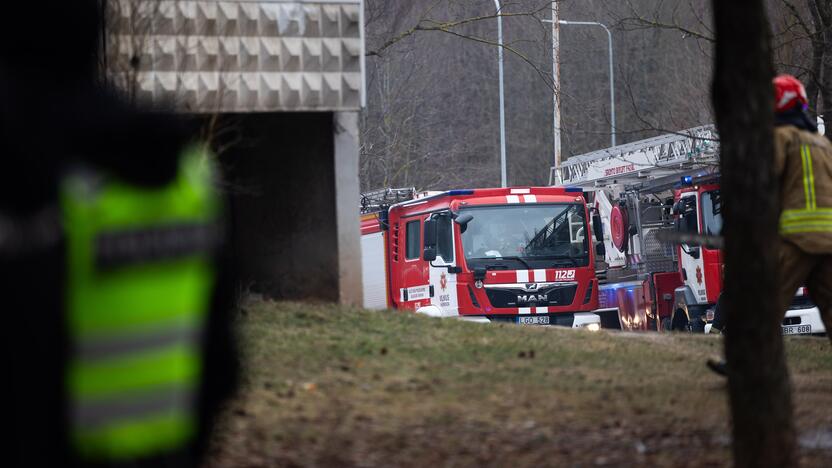 Keturis butus Viršuliškių daugiabutyje surijo liepsnos