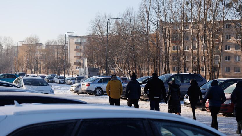 Kaune dingusios mergaitės paieškos ir vietovės