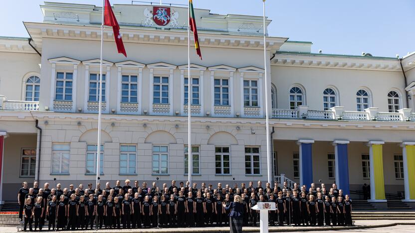 Dainų šventės vėliavos pakėlimo ceremonija Vilniuje