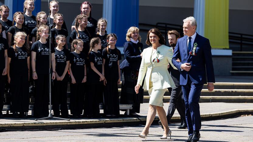 Dainų šventės vėliavos pakėlimo ceremonija Vilniuje