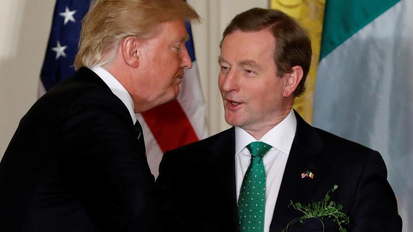 Donaldas Trumpas (kairėje) ir Enda Kenny (dešinėje)