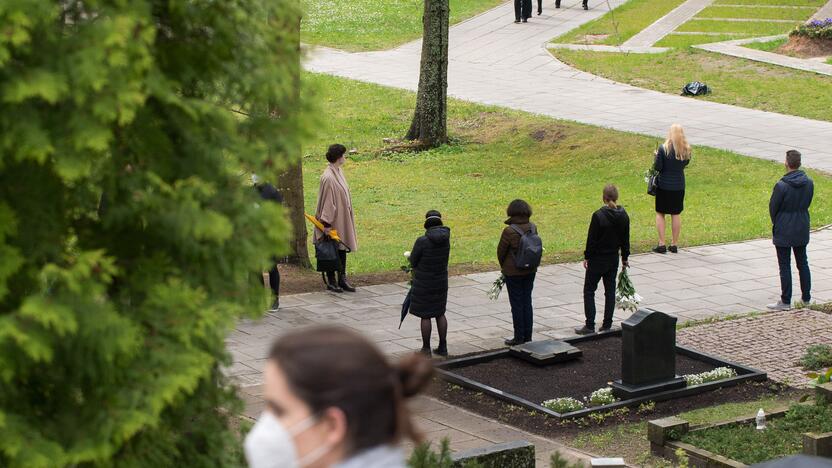 KTU gimnazijos įkūrėjas B. Burgis atgulė amžinojo poilsio