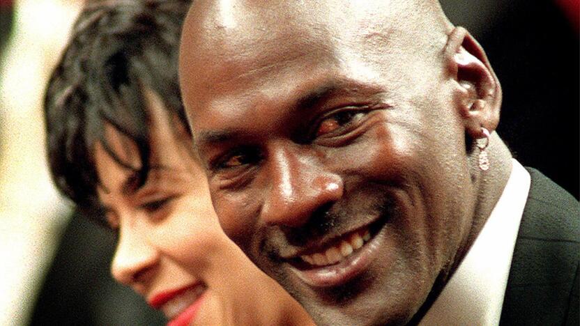 1993 metais Michael Jordan (Maiklas Džordanas) pasitraukė iš profesionaliojo krepšinio teigdamas, jog daugiau nebeturi ko įrodinėti; 1995 m. kovo mėnesį jis sugrįžo.