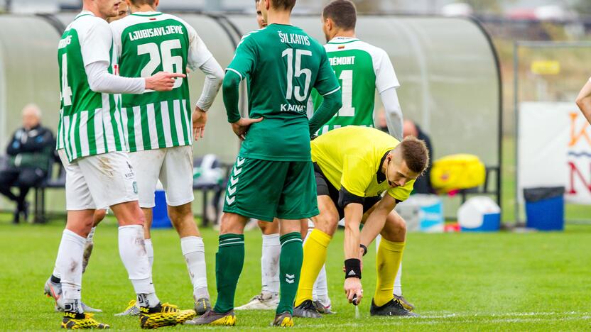 Arbitras: M.Lukjančuko vadovaujamos teisėjų brigados sprendimai ne pirmą kartą sukelia emocijų audrą.