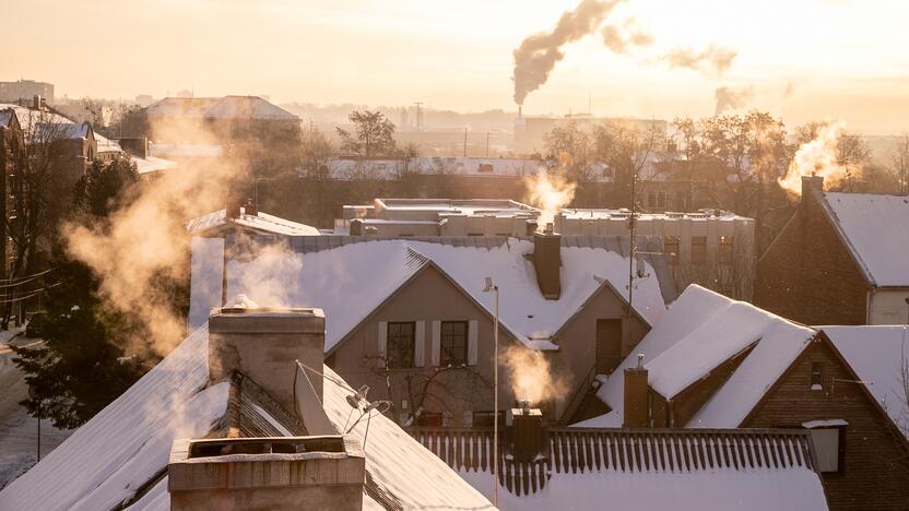 Laikotarpis: spustelėjus šaltukui, padaugėjo pranešimų apie galimai netinkamą kurą naudojančius namų ūkius.