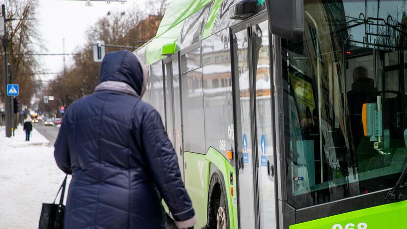 Terminas: vasario 24 d. baigia galioti elektroninis bilietas, kurį garbaus amžiaus kauniečiai įsigyja trejiems metams už 3 eurus.