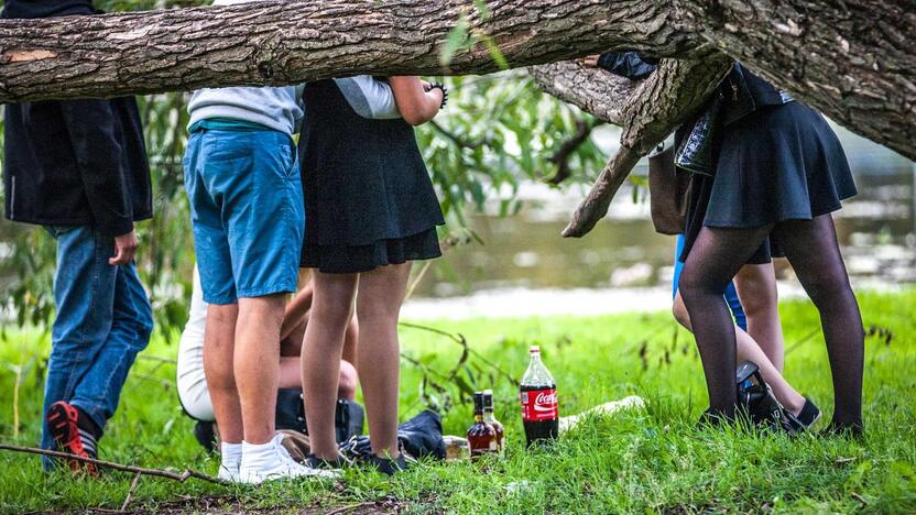 Klausimas: kodėl iškart puolame save tituluoti didžiausiais pasaulio alkoholikais?