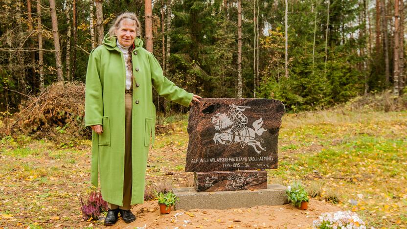 Iniciatyva: E.Krušinskaitės sukurtas akmeninis ženklas ilgai primins pirmąjį šių apylinkių partizanų vadą. 