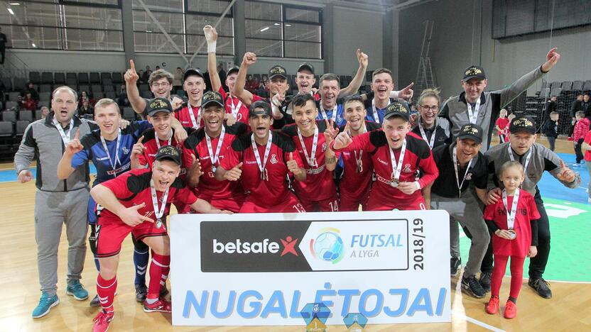 Hegemonija: "Vyčio" komanda – trečiąkart paeiliui Lietuvos salės futbolo čempionė.