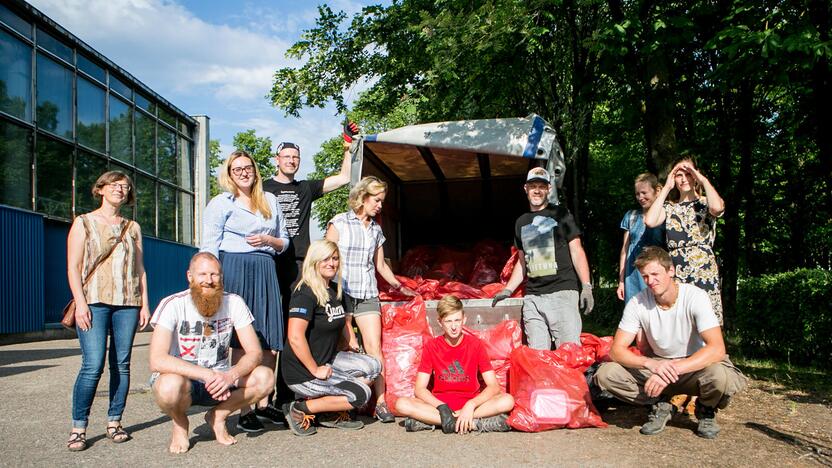 Komanda: šešias dienas žygiavę, rinkę ir rūšiavę šiukšles, žygio "Už švarią Lietuvą" dalyviai apibendrins, kiek kokių šiukšlių surinkta, pagal tai kurs vadinamąjį vartotojo profilį ir skatins pokyčius.