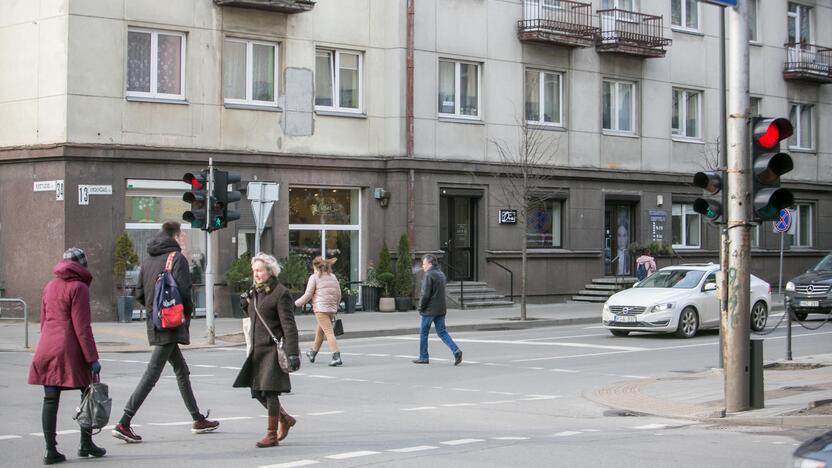 Tvarka: keliose Kęstučio gatvės sankryžose pėstiesiems iš visų pusių vienu metu dega žalias šviesoforo signalas.