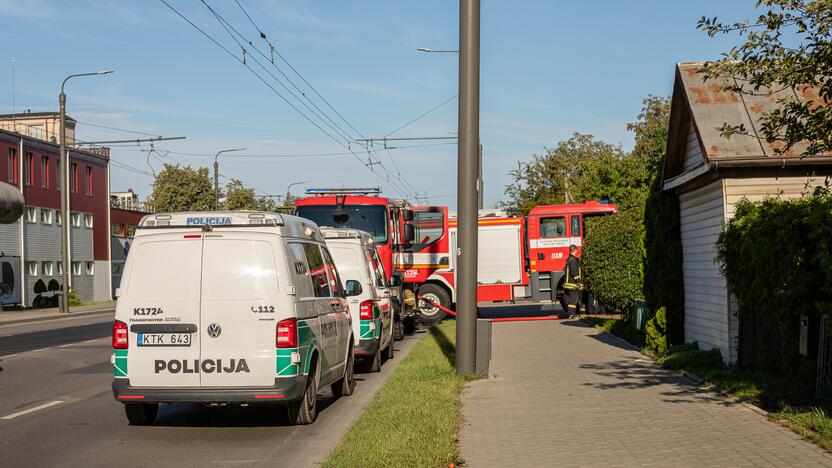 Gaisras Vilijampolėje: degė pastatai ir automobilis