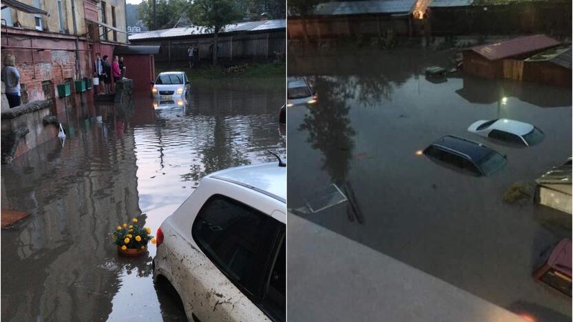 Vieta: nelaimė ištiko Šiaulių g. 50 namo, kurio dalis ir kiemas yra dauboje, gyventojus.