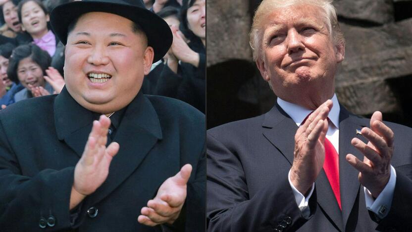 Kim Jong Unas (kairėje) ir Donaldas Trumpas (dešinėje)