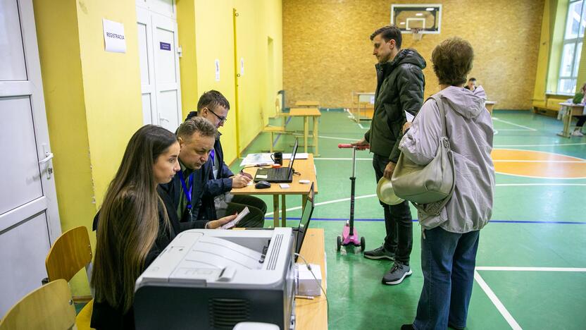 Lietuva renka prezidentą ir sprendžia dėl dvigubos pilietybės