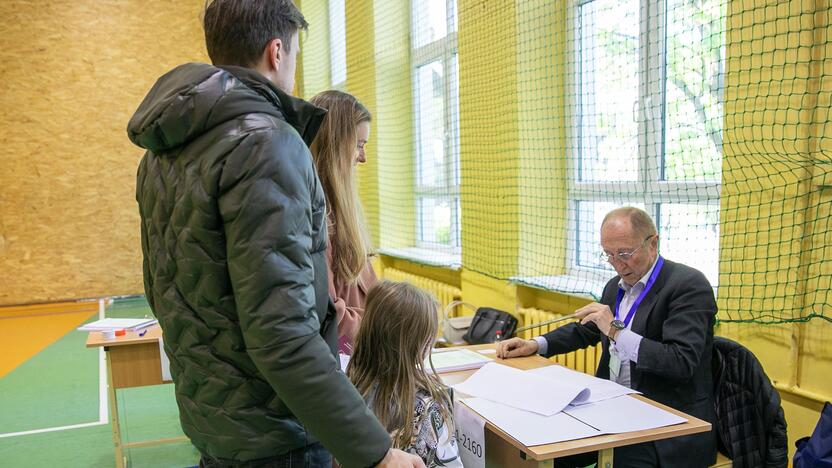 Lietuva renka prezidentą ir sprendžia dėl dvigubos pilietybės