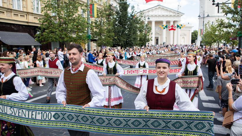 Dešimttūkstantinė Dainų šventės eisena Vilniuje