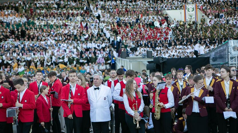 Vingio parke – šimtmečio Dainų šventės finalas 