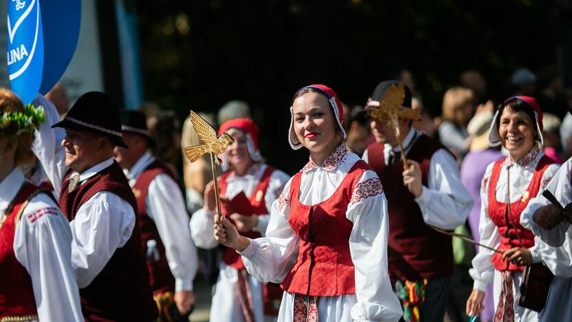 Dešimttūkstantinė Dainų šventės eisena Vilniuje