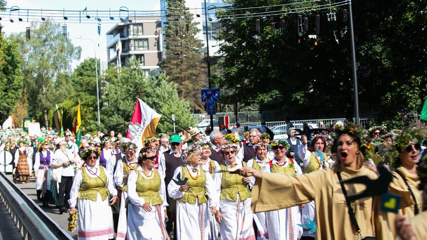 Dešimttūkstantinė Dainų šventės eisena Vilniuje