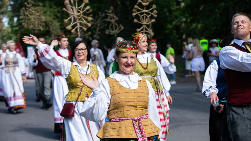 Dešimttūkstantinė Dainų šventės eisena Vilniuje