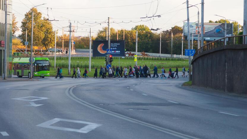 Žmonės rinkosi į šv. Mišias Santakoje