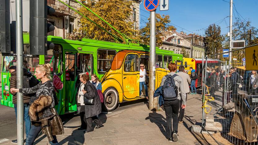 Išmargintas senasis troleibusas Kaune