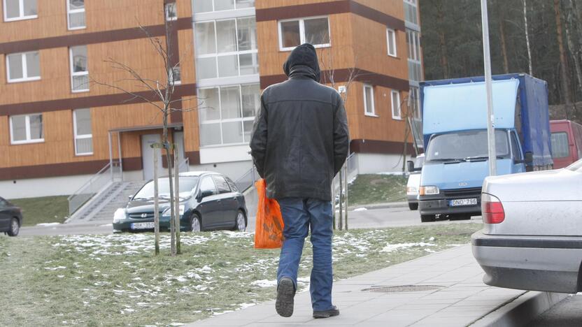 Policija tikisi išsiaiškinti, kas baugina Dragūnų kvartalo moteris