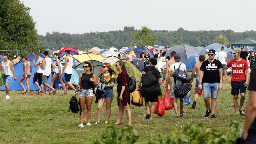 Gausa: į Karklėje vykstantį festivalį lankytojai ėmė plūsti jau vakar ryte.