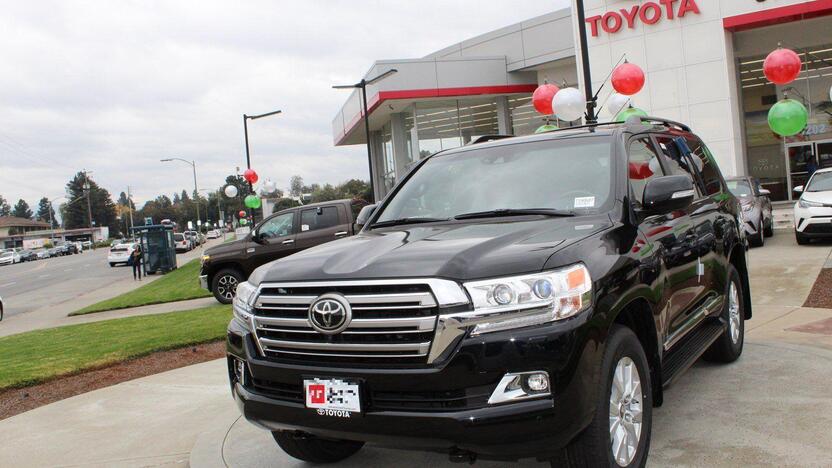 "Toyota Land Cruiser".