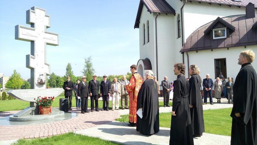 Šv. Mikalojaus relikvijos perdavimo Italijos uostamiesčiui Bari dienos minėjimo momentas, kur dalyvavo ir jūrininkai su šeimomis.