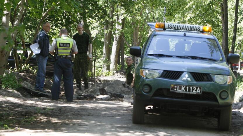 Grėsmė: išminuotojai tikina, kad net ilgą laiką nejudinti sprogmenys yra labai pavojingi, tad juos radus jokiu būdu negalima liesti, būtina pranešti apie tai specialistams.