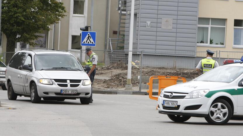 Įgaliojimai: pareigūnai turi teisę reikalauti, kad transporto priemonės būtų sukomplektuotos, kaip tai numato taisyklės.