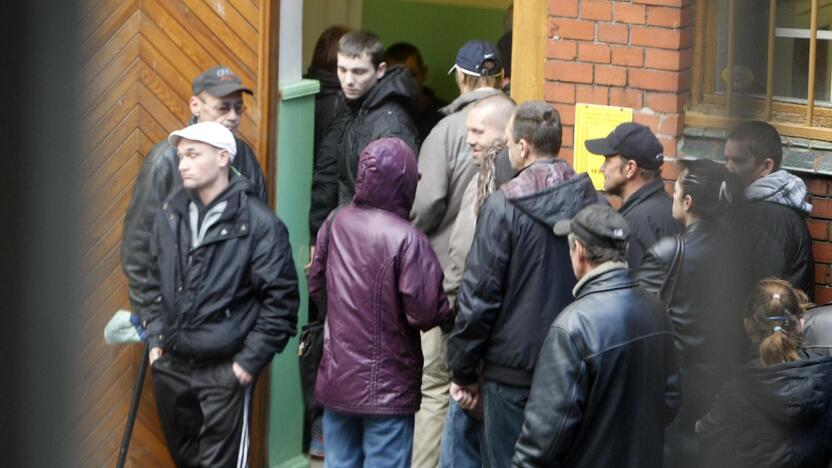 Postūmis: tikimasi, kad tuštėjančios kišenės ilgalaikius pašalpų gavėjus paskatins ieškotis darbo.