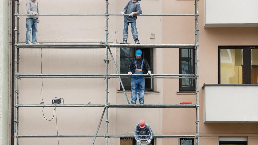 Jeigu politikai pritars, kitąmet statybininkai už verslo liudijimus mokės daugiau nei šiemet.