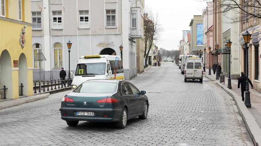 Klaipėdos senamiesčio gyventojai vėl siūlo Tiltų gatvę bent savaitgaliais palikti tik pėstiesiems.