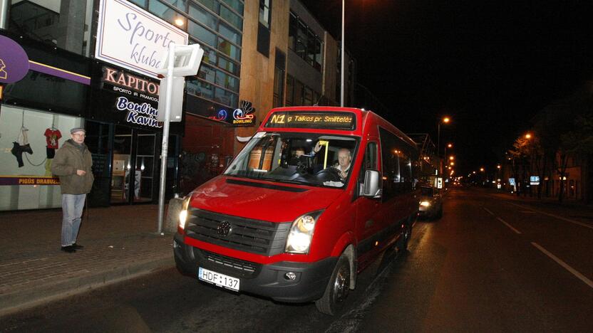 Tvarka: naktiniame autobuse galioja kioskuose nusipirkti bei terminuoti bilietai, visos nuolaidos.