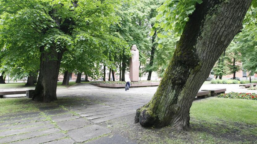 Ketinimai: planų atnaujinti K.Donelaičio aikštę neatsisakoma.