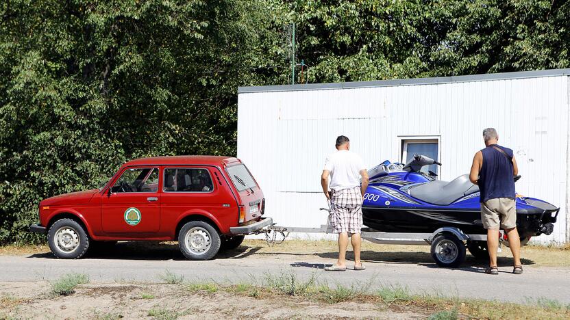 Intriga: pajūryje užfiksavus miškininkų automobilį su vandens motociklu, Kretingos urėdijoje užvirė detektyvas.