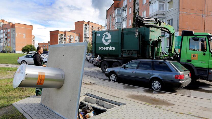 Situacija: uostamiestyje atsiradus kelio ženklams, už tokį atliekų konteinerio užstatymą automobilio vairuotojui grėstų bauda nuo 29 iki 86 eurų.