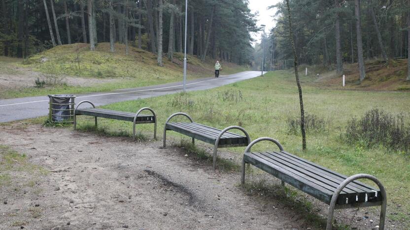 Pajūrio miškų lankytojai, esant aukštai gaisringumo klasei, priešgaisrinės saugos taisyklių nepažeidžia.