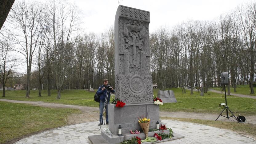 Azerbaidžaniečiai paminklą, skirtą Chodžali tragedijai, norėjo pastatyti Skulptūrų parke, kur pernai pavasarį iškilo armėnų genocidą primenantis chačkaras.