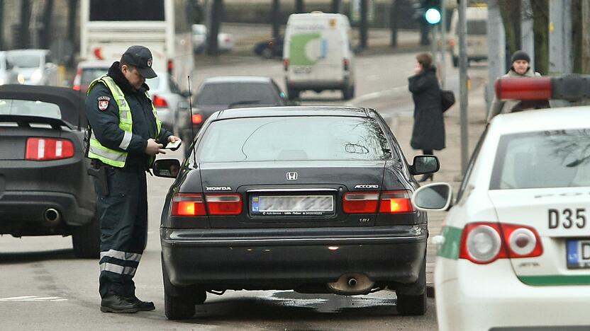 Patikra: kelių policininkai kiekvieną savaitgalį rengia reidus, bet kai kurių vairuotojų tai nė kiek negąsdina.