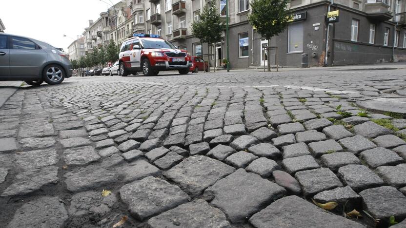 Laikas: įdubas Liepų gatvės akmeniniame grindinyje planuojama remontuoti po Jūros šventės.