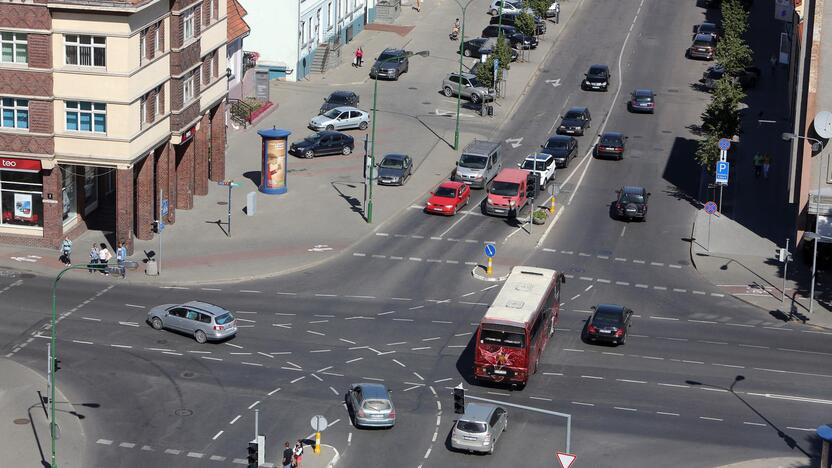 Kai išjungiami šviesoforai Liepų ir Herkaus Manto gatvių sankryžoje, vairuotojai sutrinka.